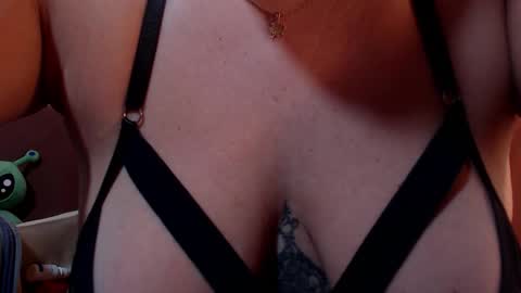 Milu Wallace  online show from 03.01.26