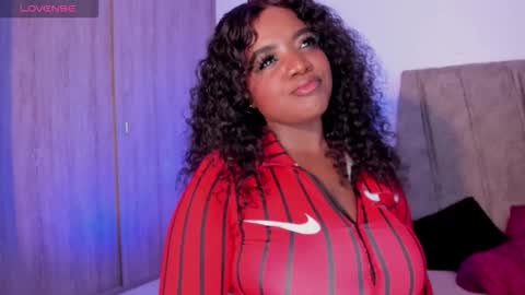 Snapshot of mimi_gil chatting on 12.15.25 Mimi online show from 12.15.25