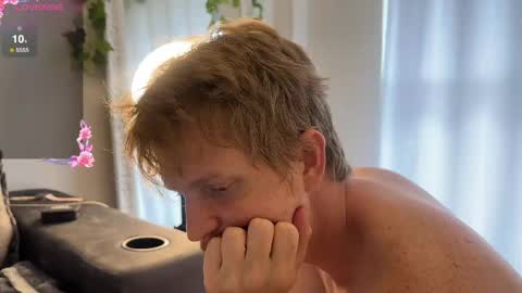 Snapshot of mimifoxz chatting on 03.11.25 Mimi online show from 03.11.25