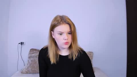 hi Im Mina  online show from 10.23.25