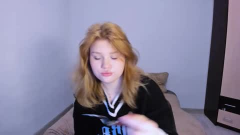 hi Im Mina  online show from 11.20.25