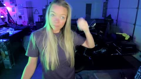 Mindy Mars online show from 10.17.25