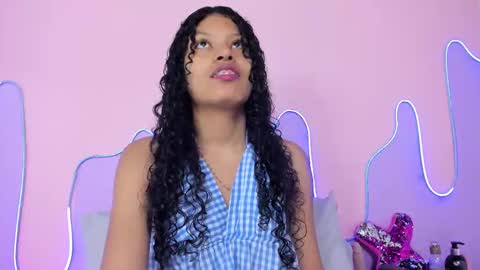 Snapshot of mingie_rouse chatting on 11.08.25 Mingie online show from 11.08.25