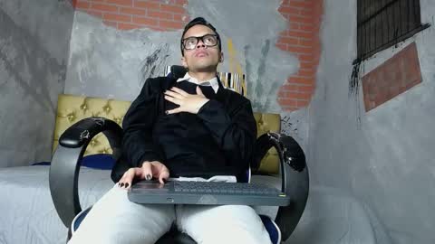 Snapshot of minho_reyes chatting on 11.28.25 Minho Reyes online show from 11.28.25