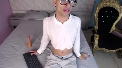 Snapshot of minho_reyes chatting on 12.14.25 Minho Reyes online show from 12.14.25