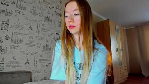 Snapshot of minidiva_ chatting on 01.10.26 Amelia online show from 01.10.26