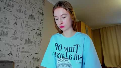 Snapshot of minidiva_ chatting on 01.11.26 Amelia online show from 01.11.26