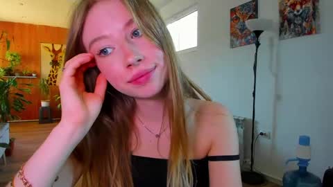 Snapshot of minidiva_ chatting on 05.09.26 Amelia online show from 05.09.26