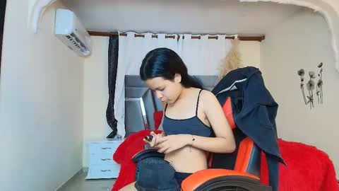 Snapshot of minilove_01 chatting on 10.11.25 minilove_01 online show from 10.11.25