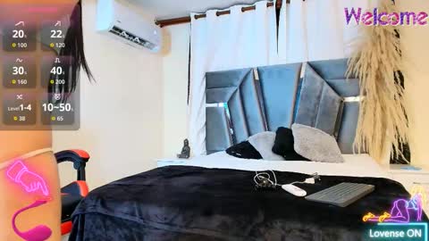 minilove_01 online show from 11.03.25