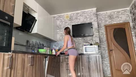 Snapshot of minimimi18 chatting on 11.24.25 minimimi18 online show from 11.24.25