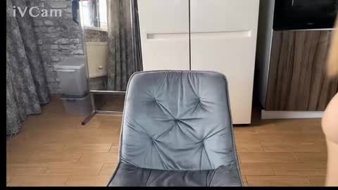 Snapshot of minimimi18 chatting on 11.27.25 minimimi18 online show from 11.27.25