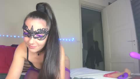 Snapshot of minitini_squirt chatting on 10.15.25 Tina et Lo online show from 10.15.25