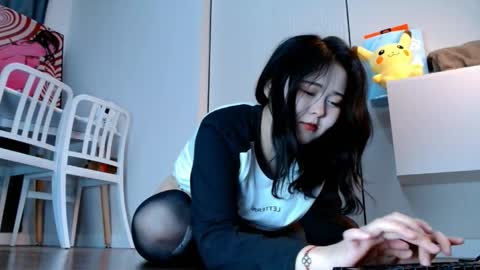 Minji online show from 04.24.26