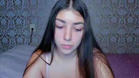 Snapshot of mira_bloempje chatting on 10.28.25 Mira online show from 10.28.25