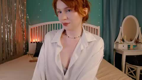 Snapshot of mira_glace chatting on 07.11.26 Mira3 online show from 07.11.26