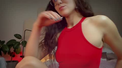 Snapshot of mira_kraviz chatting on 01.01.25 Mira online show from 01.01.25