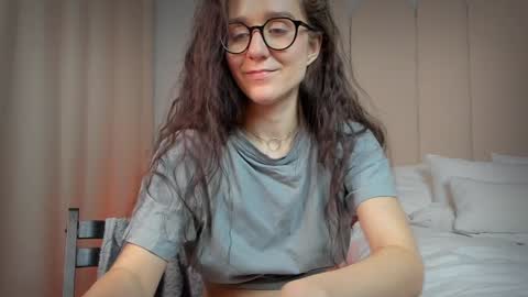 Snapshot of mira_kraviz chatting on 02.02.25 Mira online show from 02.02.25