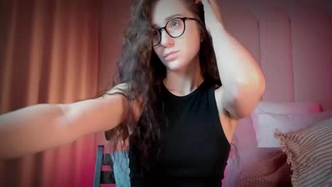 Snapshot of mira_kraviz chatting on 11.07.25 Mira online show from 11.07.25