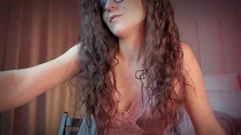 Snapshot of mira_kraviz chatting on 11.20.25 Mira online show from 11.20.25