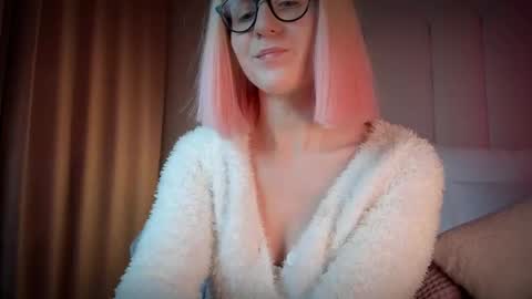 Snapshot of mira_kraviz chatting on 11.30.25 Mira online show from 11.30.25