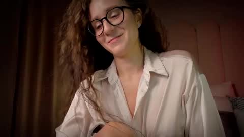 Snapshot of mira_kraviz chatting on 02.15.26 Mira online show from 02.15.26