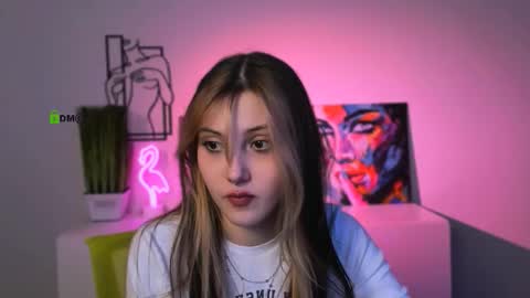 Snapshot of mira_lyn chatting on 11.28.25 mira_lyn online show from 11.28.25