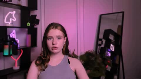 Snapshot of mira_lyn chatting on 11.29.25 mira_lyn online show from 11.29.25