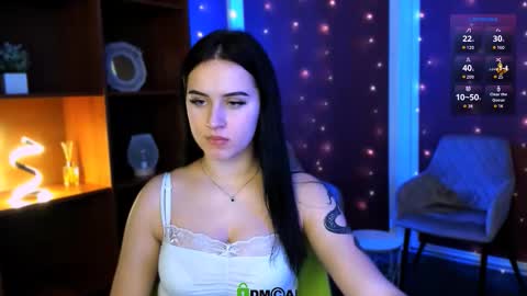 Snapshot of mira_lyn chatting on 12.04.25 mira_lyn online show from 12.04.25