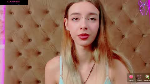 mira_lynxx online show from 11.10.25