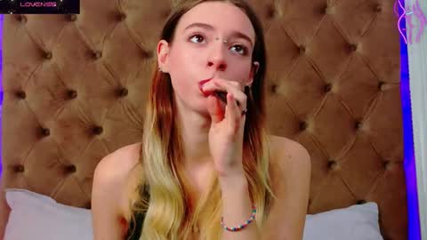 mira_lynxx online show from 12.05.25