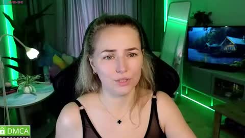 Snapshot of mira_mermayd chatting on 07.18.26 Mira online show from 07.18.26