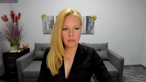 Snapshot of mira_whitme chatting on 04.16.26 Mira online show from 04.16.26