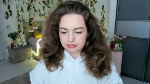 Snapshot of miraclecurly chatting on 06.01.26 Emma online show from 06.01.26
