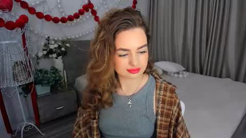 Snapshot of miraclecurly chatting on 06.15.26 Emma online show from 06.15.26