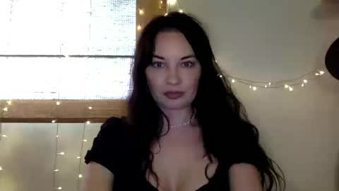 Snapshot of miragee1 chatting on 10.15.25 Mari online show from 10.15.25