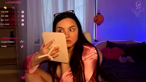 Snapshot of miraluccian chatting on 11.08.25 miraluccian online show from 11.08.25