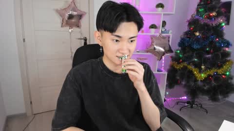 Snapshot of miram_yoo chatting on 12.26.24              online show from 12.26.24