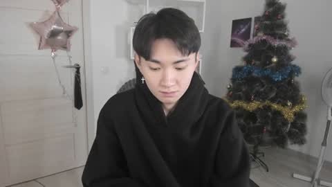 Snapshot of miram_yoo chatting on 01.05.25              online show from 01.05.25