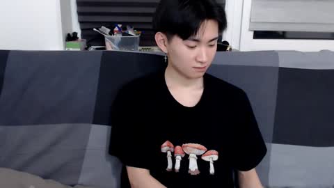 Snapshot of miram_yoo chatting on 01.17.25              online show from 01.17.25