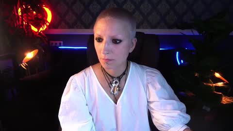 Snapshot of miramoon666 chatting on 09.11.25 Mira online show from 09.11.25