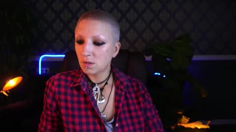 Snapshot of miramoon666 chatting on 09.19.25 Mira online show from 09.19.25