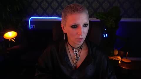 Snapshot of miramoon666 chatting on 09.28.25 Mira online show from 09.28.25