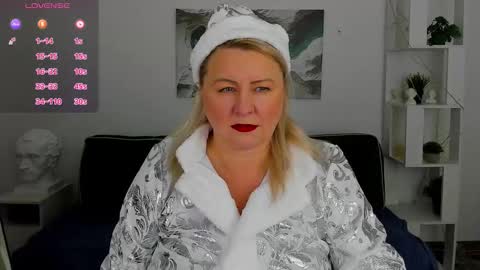 Snapshot of miranda_robinson chatting on 12.21.25 Miranda online show from 12.21.25