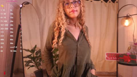 Snapshot of miranditaa chatting on 12.22.24 MIRANDA HERNANDEZ online show from 12.22.24