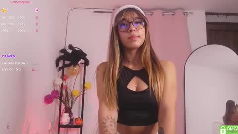 Snapshot of miranditaa chatting on 10.30.25 MIRANDA HERNANDEZ online show from 10.30.25