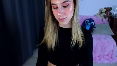 Snapshot of miraraid chatting on 11.12.25 miraraid online show from 11.12.25