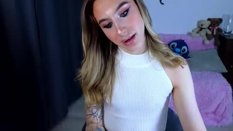 Snapshot of miraraid chatting on 11.14.25 miraraid online show from 11.14.25