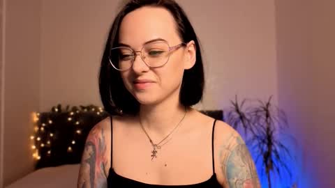 MiraSkyy online show from 12.04.25