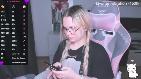 Kira online show from 10.15.25